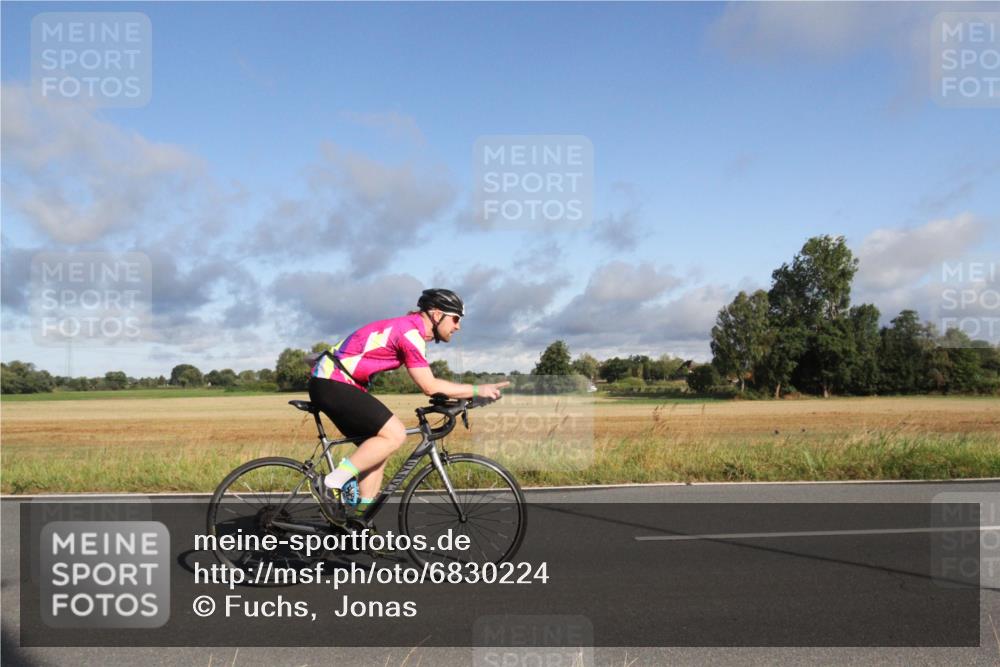 25.08.2024 - Elbe Triathlon Hamburg Fuchs,  Jonas http://msf.ph/oto/6830224 25.08.2024 09:19:46 Radfahren 199, 281, 99, 38 meine-sportfotos.de