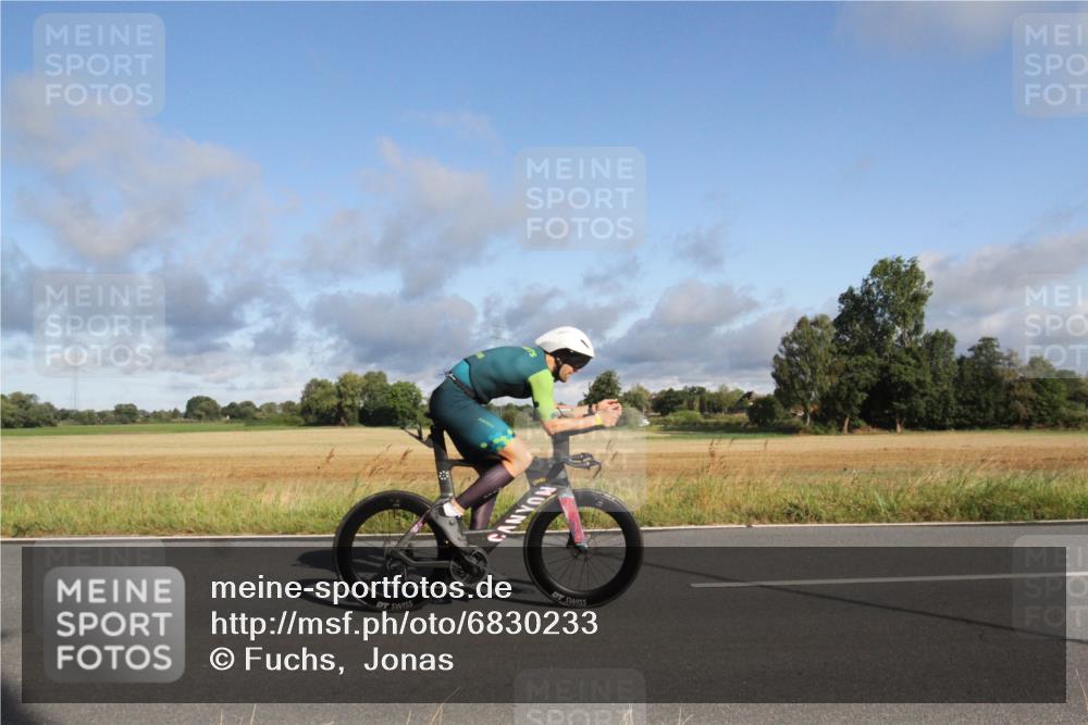 25.08.2024 - Elbe Triathlon Hamburg Fuchs,  Jonas http://msf.ph/oto/6830233 25.08.2024 09:19:55 Radfahren 99, 38, 48 meine-sportfotos.de