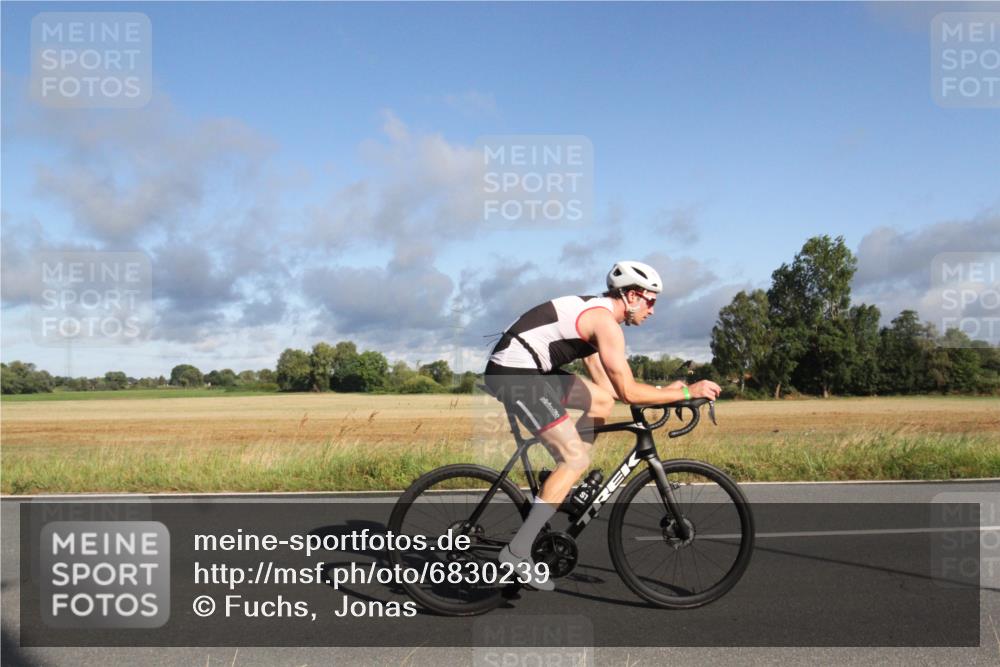 25.08.2024 - Elbe Triathlon Hamburg Fuchs,  Jonas http://msf.ph/oto/6830239 25.08.2024 09:20:05 Radfahren 232, 172, 336 meine-sportfotos.de