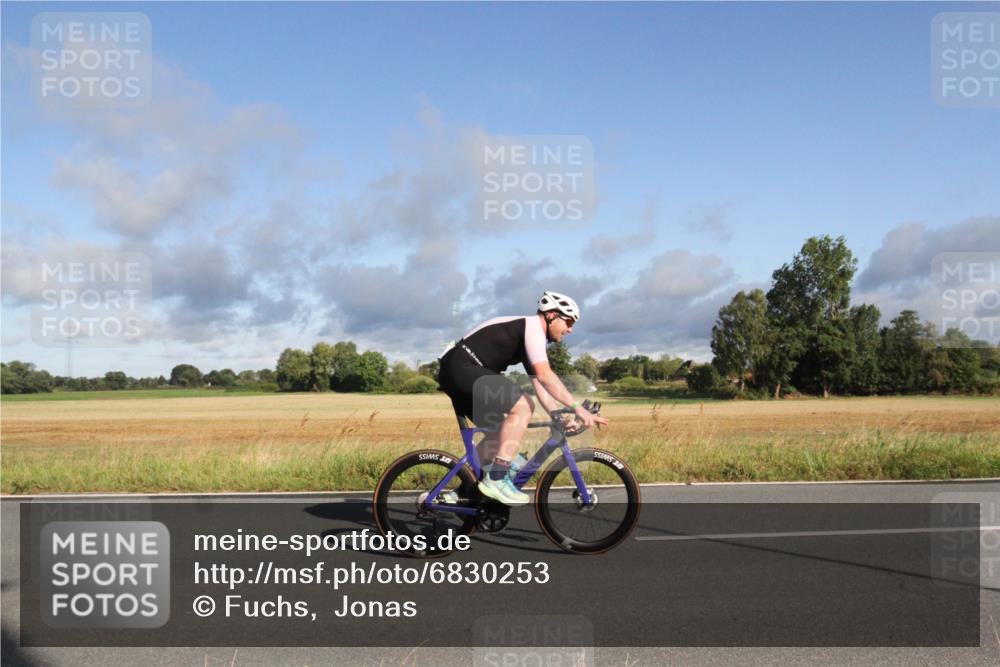 25.08.2024 - Elbe Triathlon Hamburg Fuchs,  Jonas http://msf.ph/oto/6830253 25.08.2024 09:20:14 Radfahren 263, 279, 322, 313 meine-sportfotos.de