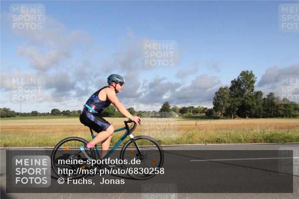 25.08.2024 - Elbe Triathlon Hamburg Fuchs,  Jonas http://msf.ph/oto/6830258 25.08.2024 09:20:16 Radfahren 263, 279, 322, 313 meine-sportfotos.de