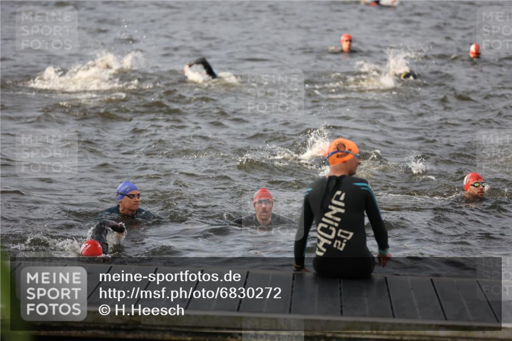 25.08.2024 - Elbe Triathlon Hamburg H.Heesch http://msf.ph/oto/6830272 25.08.2024 07:56:18 Schwimmen  meine-sportfotos.de