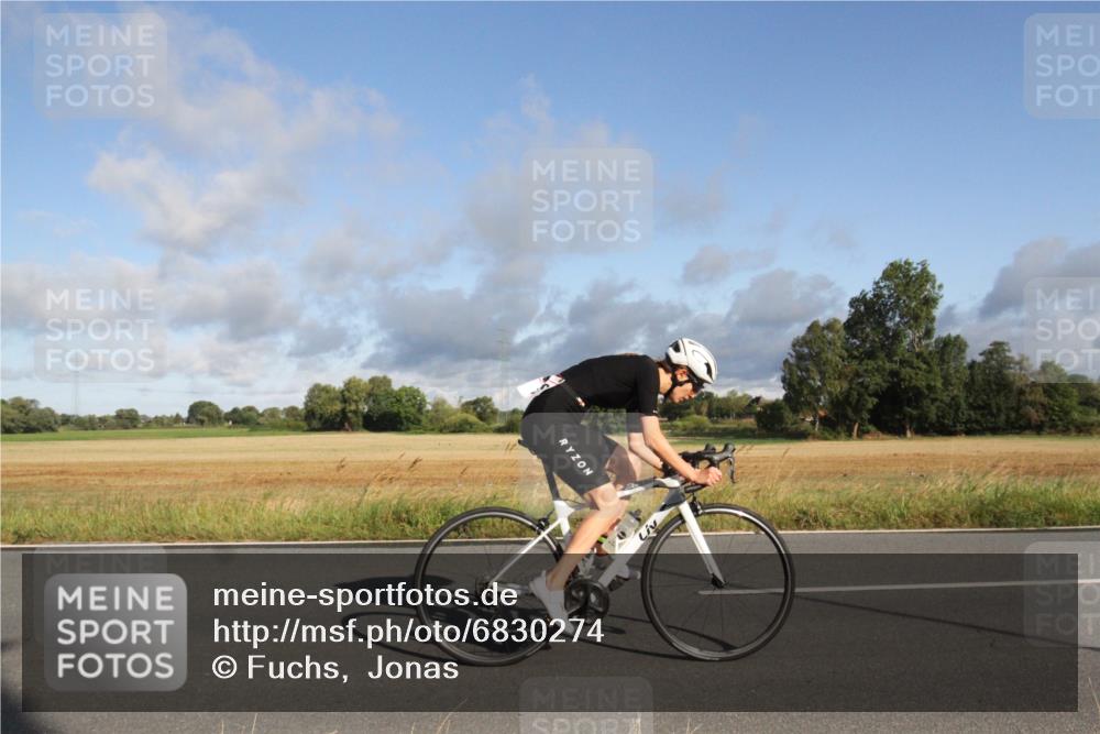 25.08.2024 - Elbe Triathlon Hamburg Fuchs,  Jonas http://msf.ph/oto/6830274 25.08.2024 09:20:28 Radfahren 109, 328, 274, 224, 316 meine-sportfotos.de