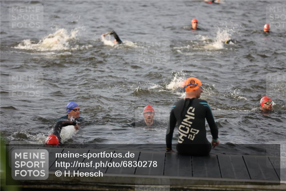 25.08.2024 - Elbe Triathlon Hamburg H.Heesch http://msf.ph/oto/6830278 25.08.2024 07:56:18 Schwimmen  meine-sportfotos.de