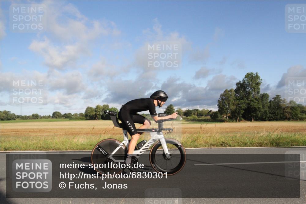 25.08.2024 - Elbe Triathlon Hamburg Fuchs,  Jonas http://msf.ph/oto/6830301 25.08.2024 09:20:34 Radfahren 109, 328, 274, 224, 316, 159, 245 meine-sportfotos.de