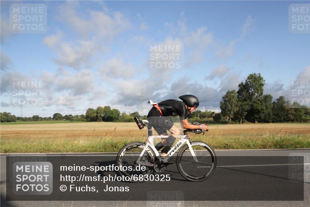 25.08.2024 - Elbe Triathlon Hamburg Fuchs,  Jonas http://msf.ph/oto/6830325 25.08.2024 09:20:48 Radfahren 424 meine-sportfotos.de