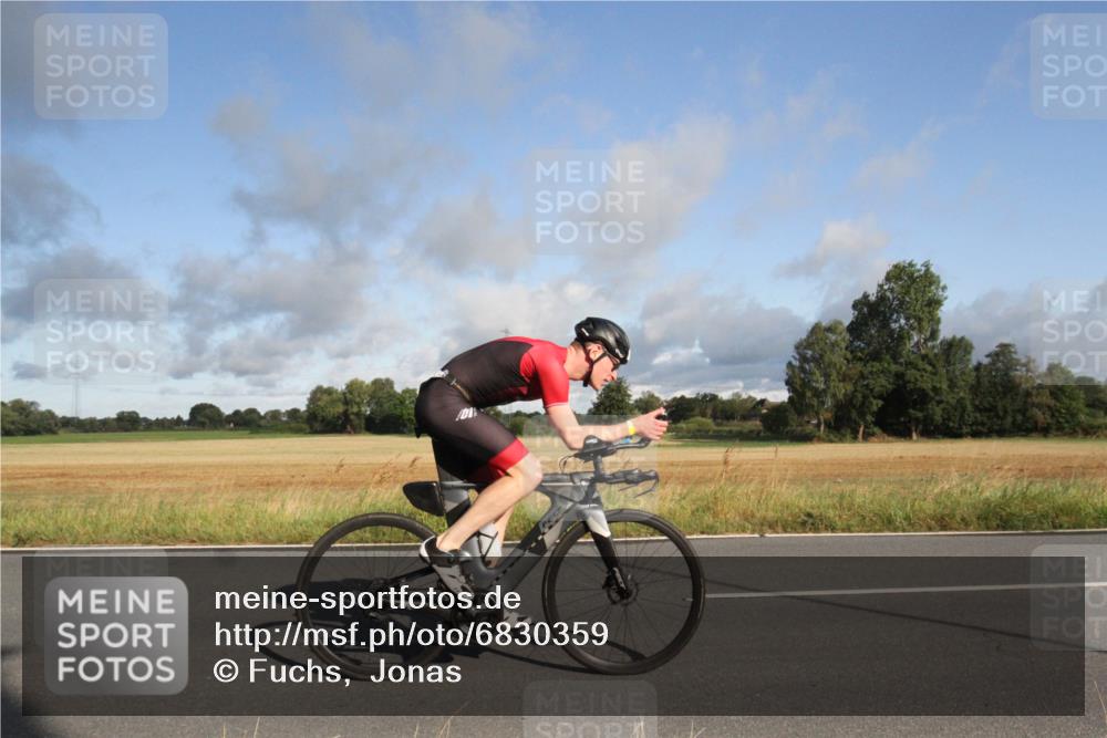 25.08.2024 - Elbe Triathlon Hamburg Fuchs,  Jonas http://msf.ph/oto/6830359 25.08.2024 09:21:04 Radfahren 1850, 89, 399, 267, 79, 39, 81 meine-sportfotos.de