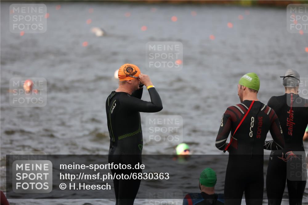 25.08.2024 - Elbe Triathlon Hamburg H.Heesch http://msf.ph/oto/6830363 25.08.2024 07:56:38 Schwimmen  meine-sportfotos.de