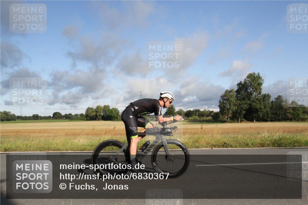 25.08.2024 - Elbe Triathlon Hamburg Fuchs,  Jonas http://msf.ph/oto/6830367 25.08.2024 09:21:07 Radfahren 267, 79, 39, 81, 300 meine-sportfotos.de
