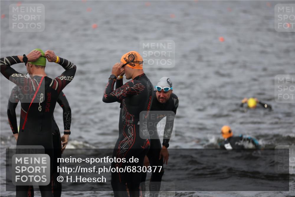 25.08.2024 - Elbe Triathlon Hamburg H.Heesch http://msf.ph/oto/6830377 25.08.2024 07:56:55 Schwimmen  meine-sportfotos.de