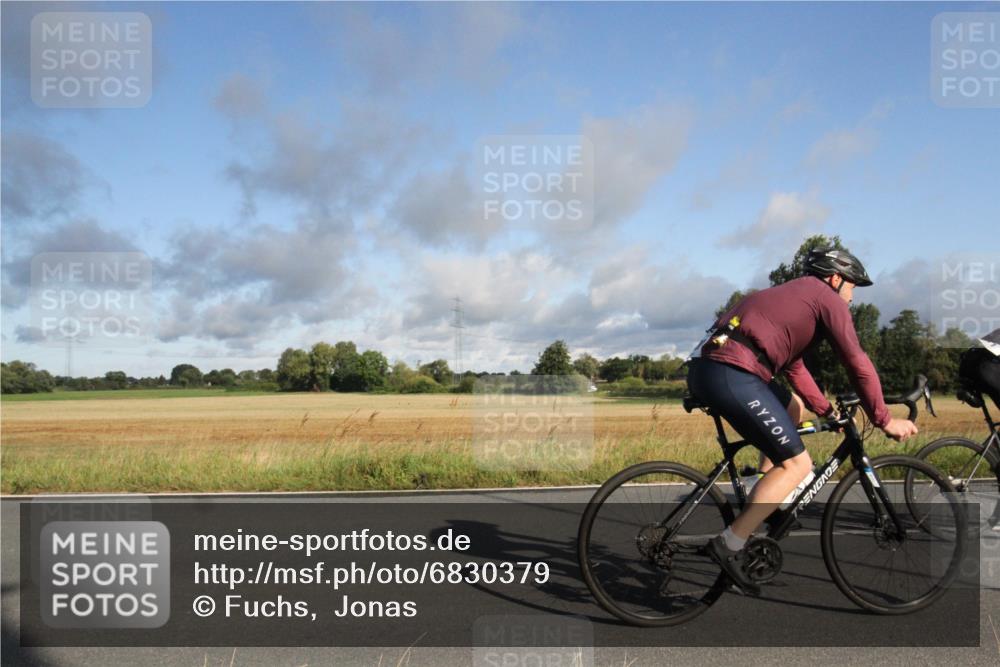 25.08.2024 - Elbe Triathlon Hamburg Fuchs,  Jonas http://msf.ph/oto/6830379 25.08.2024 09:21:10 Radfahren 79, 39, 81, 300 meine-sportfotos.de