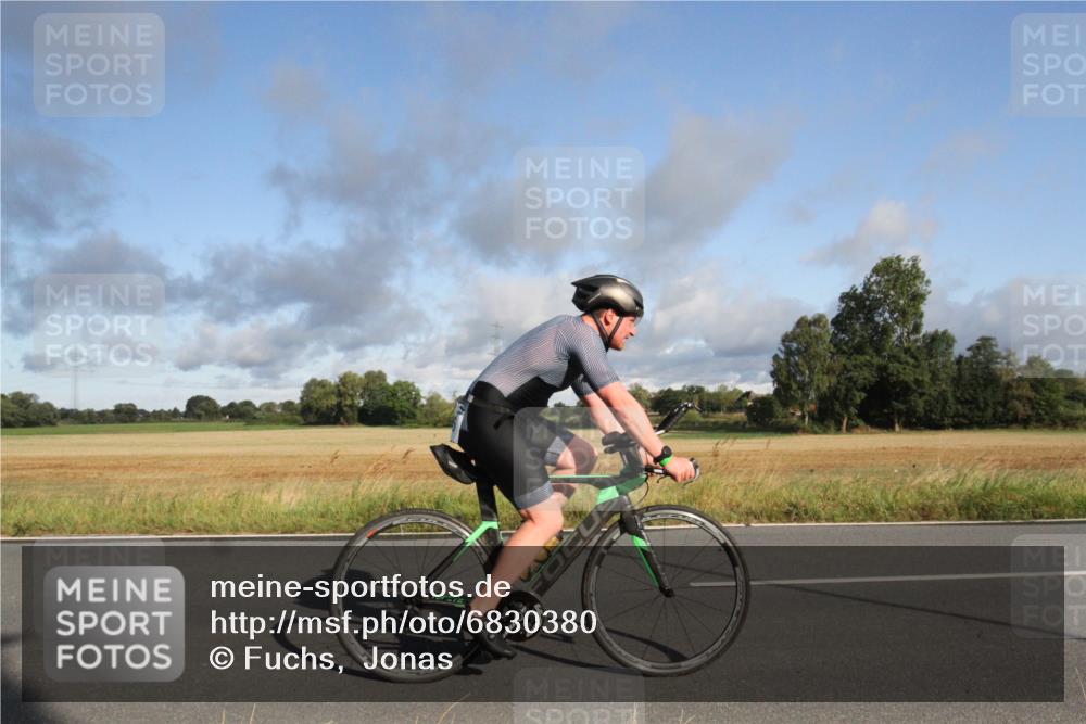 25.08.2024 - Elbe Triathlon Hamburg Fuchs,  Jonas http://msf.ph/oto/6830380 25.08.2024 09:21:18 Radfahren 246, 298, 311 meine-sportfotos.de