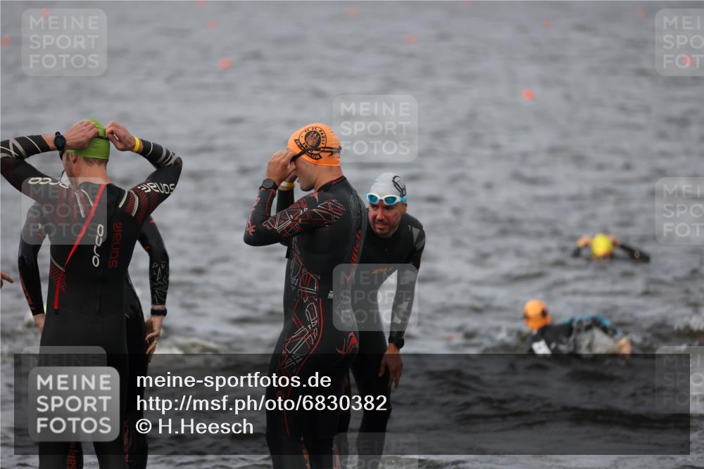 25.08.2024 - Elbe Triathlon Hamburg H.Heesch http://msf.ph/oto/6830382 25.08.2024 07:56:55 Schwimmen  meine-sportfotos.de