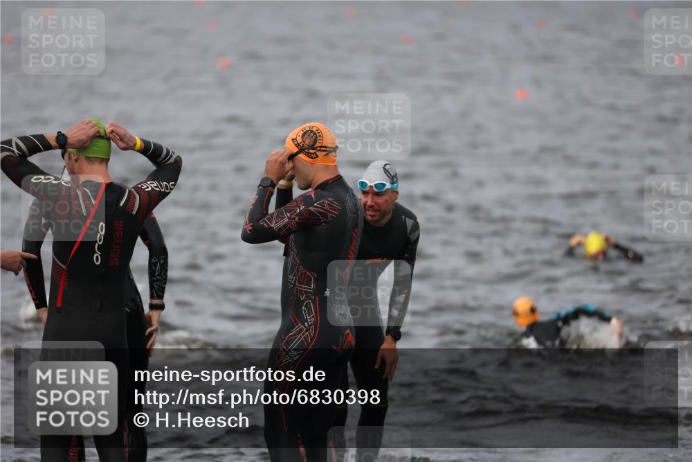 25.08.2024 - Elbe Triathlon Hamburg H.Heesch http://msf.ph/oto/6830398 25.08.2024 07:56:55 Schwimmen  meine-sportfotos.de