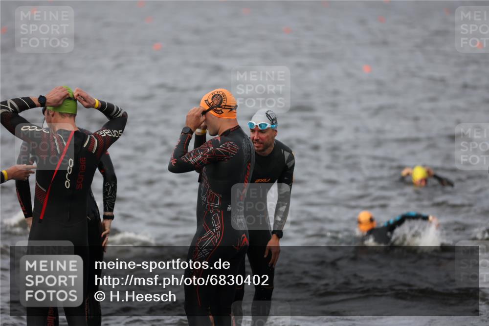 25.08.2024 - Elbe Triathlon Hamburg H.Heesch http://msf.ph/oto/6830402 25.08.2024 07:56:55 Schwimmen  meine-sportfotos.de