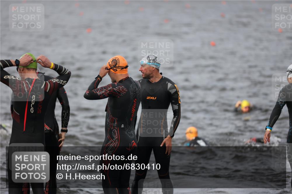 25.08.2024 - Elbe Triathlon Hamburg H.Heesch http://msf.ph/oto/6830410 25.08.2024 07:56:56 Schwimmen  meine-sportfotos.de
