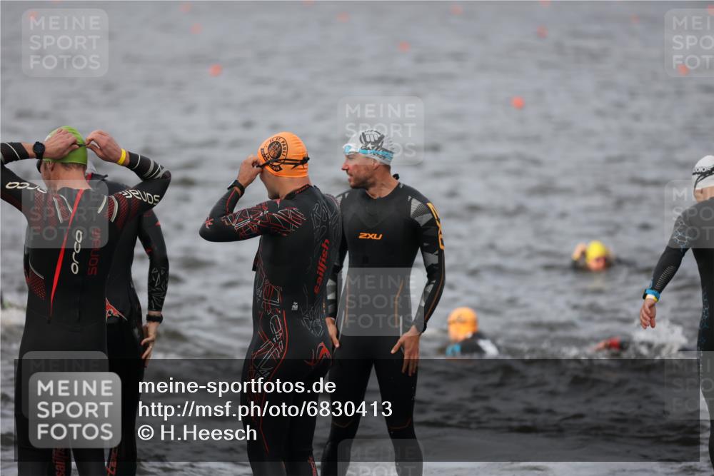 25.08.2024 - Elbe Triathlon Hamburg H.Heesch http://msf.ph/oto/6830413 25.08.2024 07:56:56 Schwimmen  meine-sportfotos.de