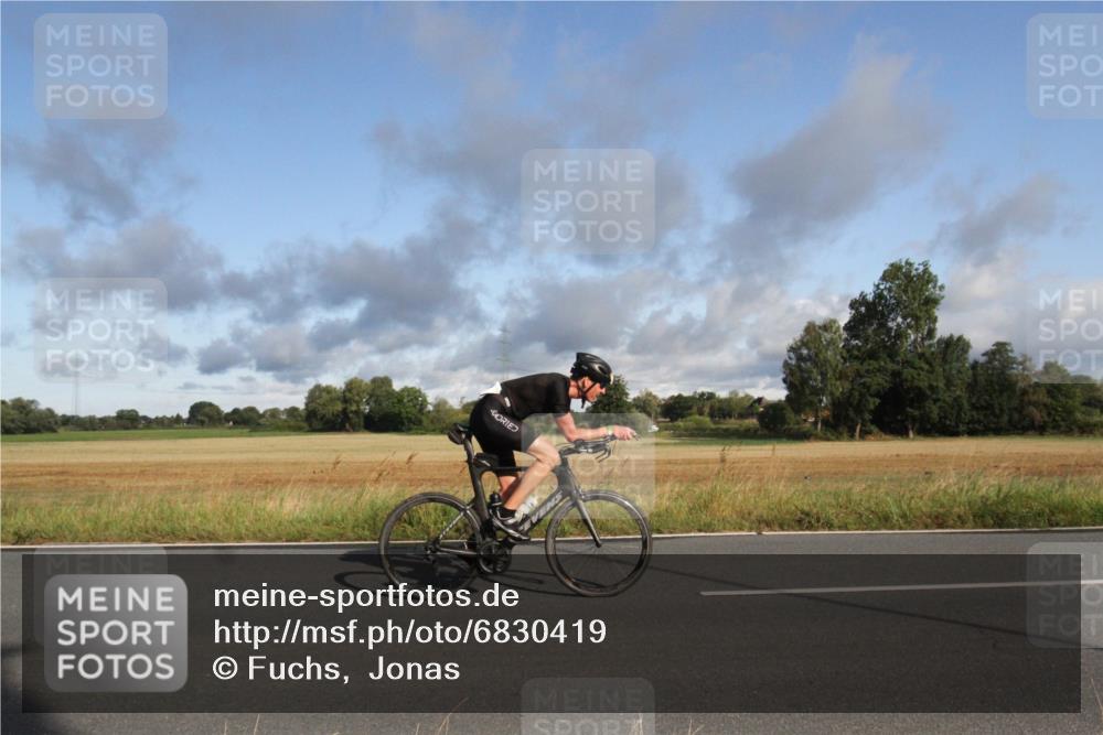 25.08.2024 - Elbe Triathlon Hamburg Fuchs,  Jonas http://msf.ph/oto/6830419 25.08.2024 09:21:45 Radfahren 204, 42, 46, 92, 294, 34, 280, 190 meine-sportfotos.de