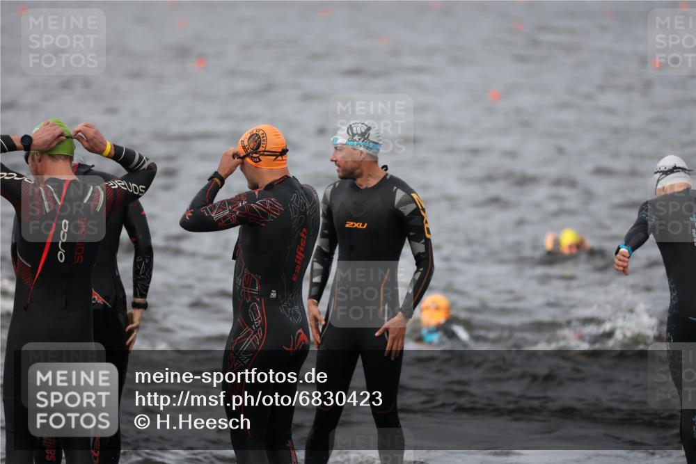 25.08.2024 - Elbe Triathlon Hamburg H.Heesch http://msf.ph/oto/6830423 25.08.2024 07:56:56 Schwimmen  meine-sportfotos.de