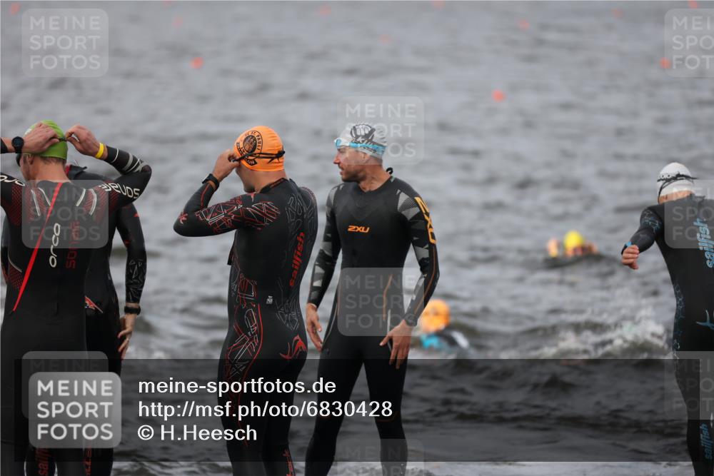 25.08.2024 - Elbe Triathlon Hamburg H.Heesch http://msf.ph/oto/6830428 25.08.2024 07:56:56 Schwimmen  meine-sportfotos.de