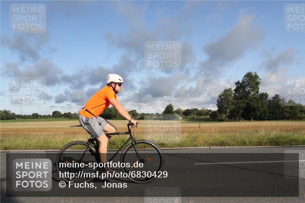 25.08.2024 - Elbe Triathlon Hamburg Fuchs,  Jonas http://msf.ph/oto/6830429 25.08.2024 09:21:46 Radfahren 42, 46, 92, 294, 34, 280, 190 meine-sportfotos.de