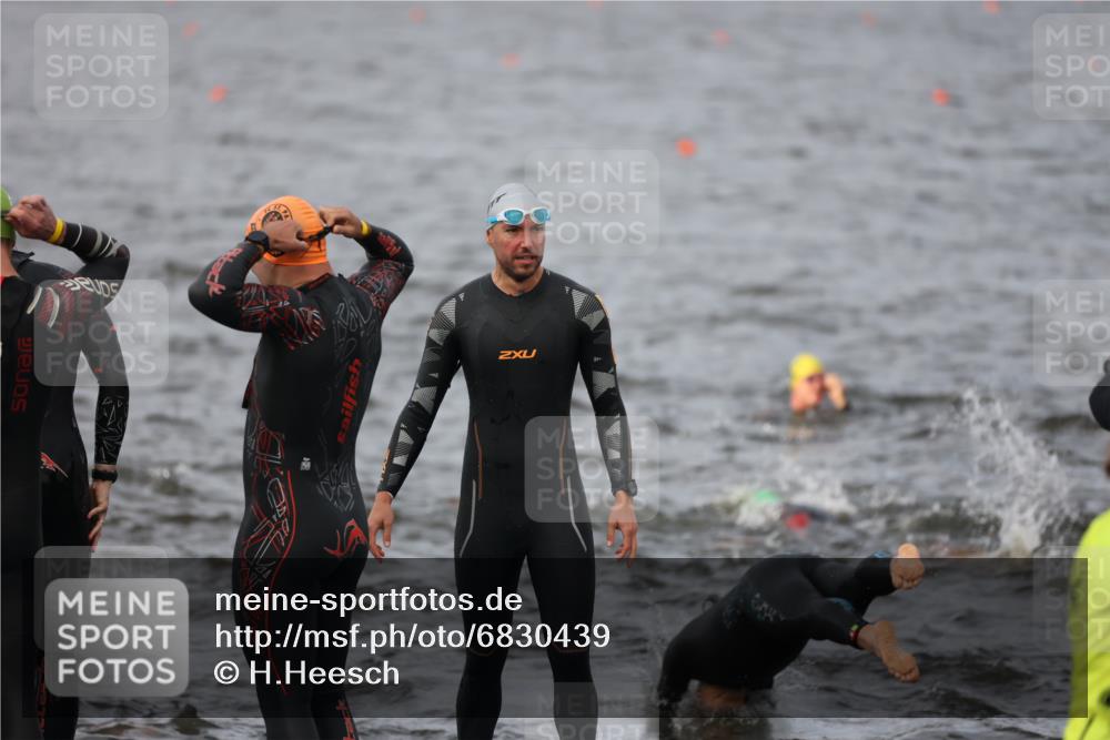 25.08.2024 - Elbe Triathlon Hamburg H.Heesch http://msf.ph/oto/6830439 25.08.2024 07:56:57 Schwimmen  meine-sportfotos.de