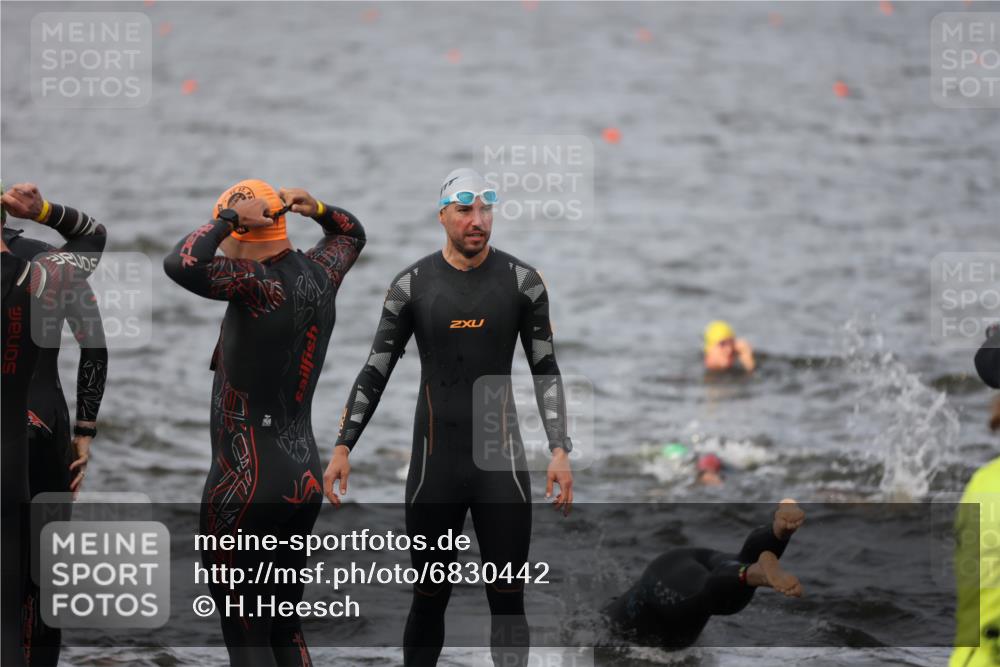 25.08.2024 - Elbe Triathlon Hamburg H.Heesch http://msf.ph/oto/6830442 25.08.2024 07:56:57 Schwimmen  meine-sportfotos.de
