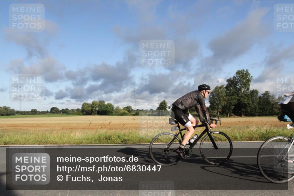 25.08.2024 - Elbe Triathlon Hamburg Fuchs,  Jonas http://msf.ph/oto/6830447 25.08.2024 09:21:56 Radfahren 84, 296, 93, 308 meine-sportfotos.de