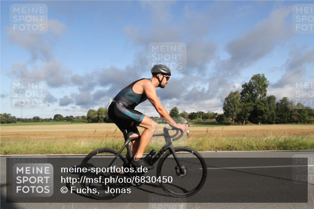 25.08.2024 - Elbe Triathlon Hamburg Fuchs,  Jonas http://msf.ph/oto/6830450 25.08.2024 09:21:58 Radfahren 84, 296, 93, 308, 213 meine-sportfotos.de