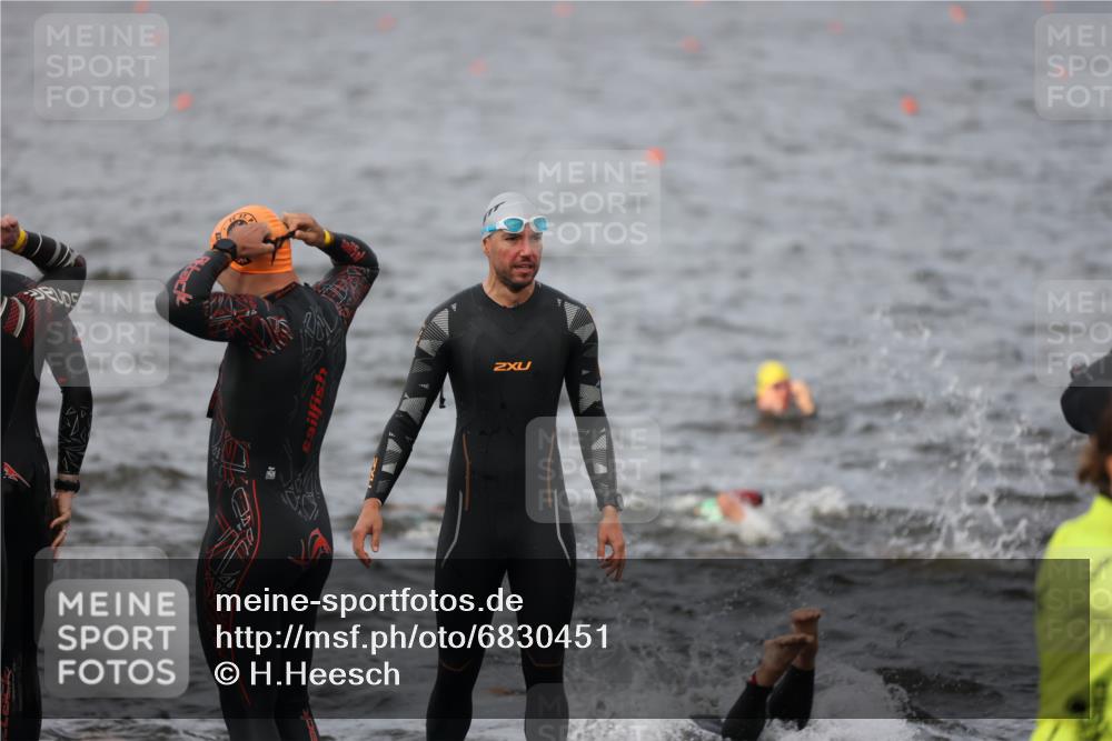 25.08.2024 - Elbe Triathlon Hamburg H.Heesch http://msf.ph/oto/6830451 25.08.2024 07:56:57 Schwimmen  meine-sportfotos.de