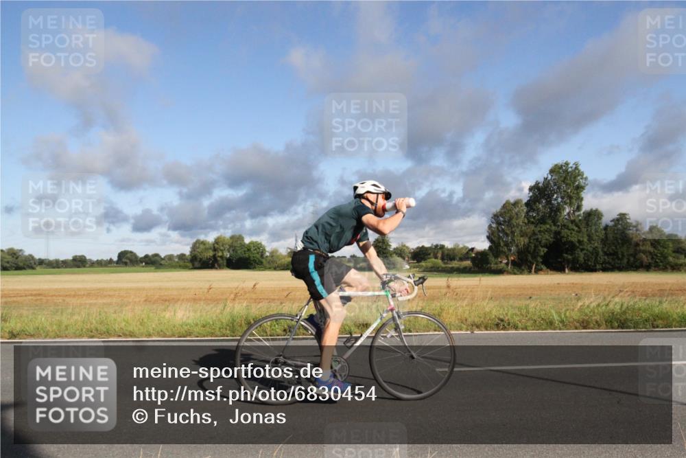 25.08.2024 - Elbe Triathlon Hamburg Fuchs,  Jonas http://msf.ph/oto/6830454 25.08.2024 09:22:04 Radfahren 308, 213, 275 meine-sportfotos.de