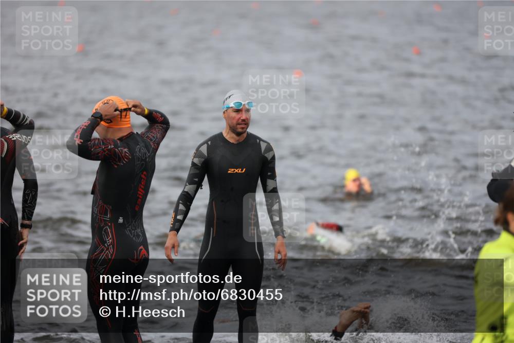 25.08.2024 - Elbe Triathlon Hamburg H.Heesch http://msf.ph/oto/6830455 25.08.2024 07:56:57 Schwimmen  meine-sportfotos.de
