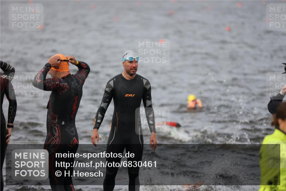 25.08.2024 - Elbe Triathlon Hamburg H.Heesch http://msf.ph/oto/6830461 25.08.2024 07:56:57 Schwimmen  meine-sportfotos.de