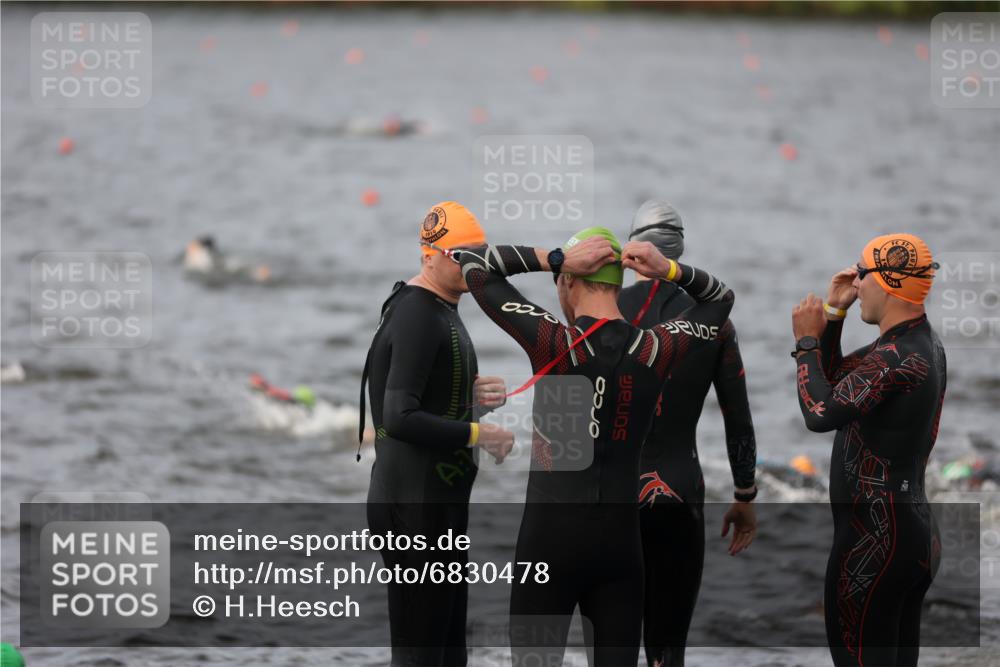 25.08.2024 - Elbe Triathlon Hamburg H.Heesch http://msf.ph/oto/6830478 25.08.2024 07:57:00 Schwimmen  meine-sportfotos.de