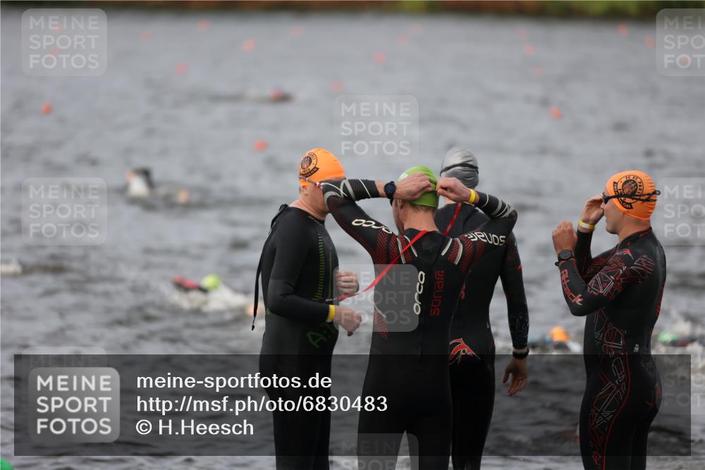25.08.2024 - Elbe Triathlon Hamburg H.Heesch http://msf.ph/oto/6830483 25.08.2024 07:57:00 Schwimmen  meine-sportfotos.de