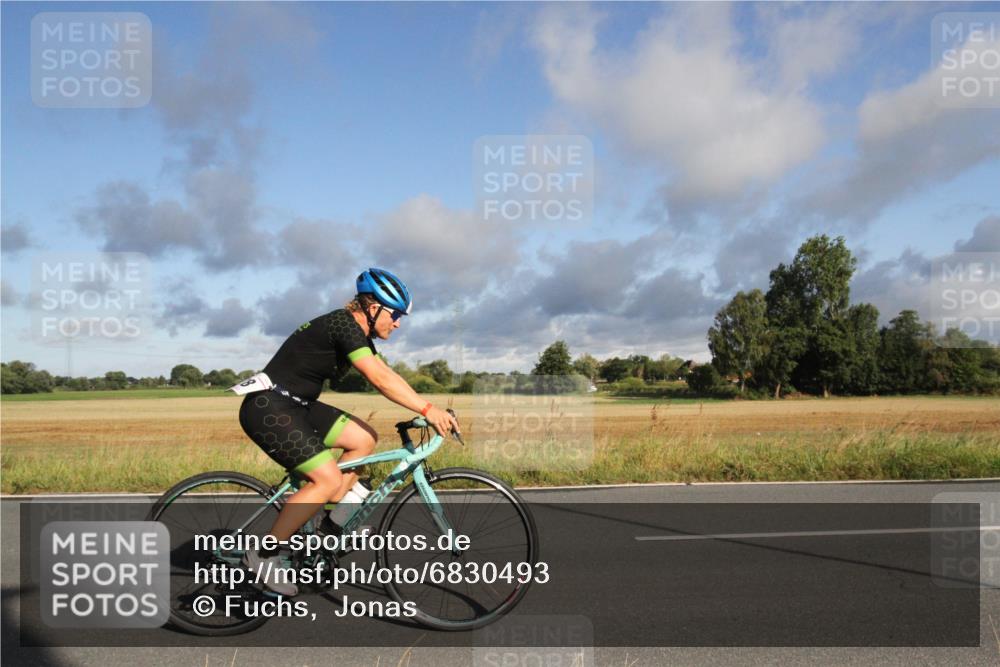 25.08.2024 - Elbe Triathlon Hamburg Fuchs,  Jonas http://msf.ph/oto/6830493 25.08.2024 09:22:25 Radfahren 179, 62, 440, 410, 128, 75 meine-sportfotos.de