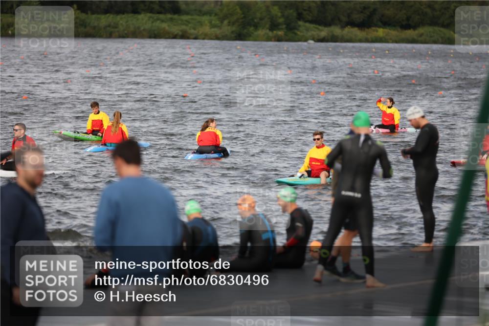 25.08.2024 - Elbe Triathlon Hamburg H.Heesch http://msf.ph/oto/6830496 25.08.2024 07:58:31 Schwimmen  meine-sportfotos.de