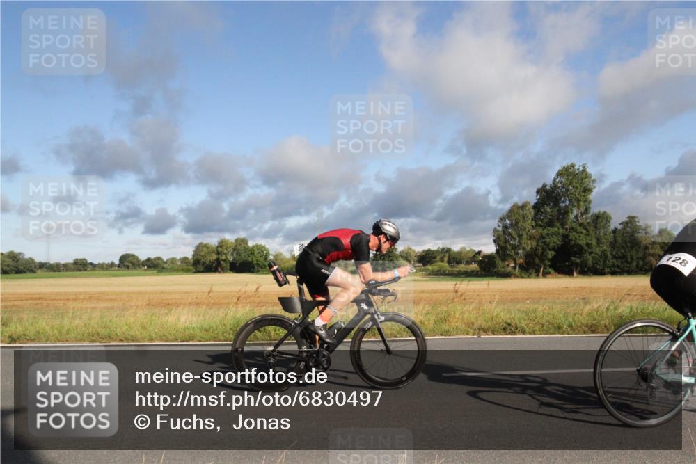 25.08.2024 - Elbe Triathlon Hamburg Fuchs,  Jonas http://msf.ph/oto/6830497 25.08.2024 09:22:26 Radfahren 179, 62, 440, 410, 128, 75 meine-sportfotos.de