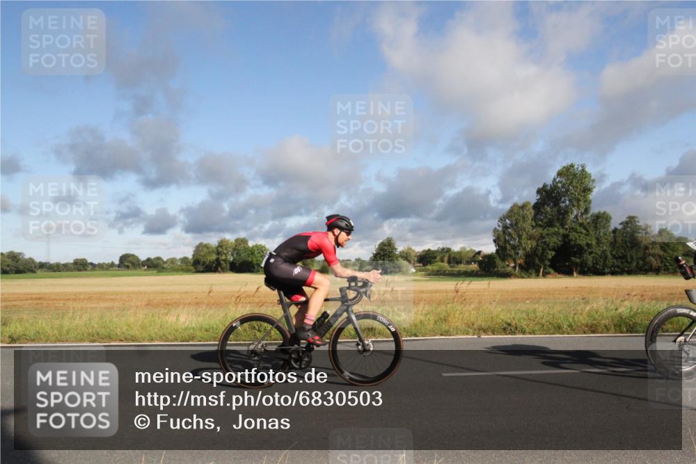 25.08.2024 - Elbe Triathlon Hamburg Fuchs,  Jonas http://msf.ph/oto/6830503 25.08.2024 09:22:26 Radfahren 179, 62, 440, 410, 128, 75 meine-sportfotos.de