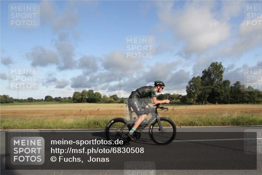 25.08.2024 - Elbe Triathlon Hamburg Fuchs,  Jonas http://msf.ph/oto/6830508 25.08.2024 09:22:35 Radfahren 241, 91, 327 meine-sportfotos.de