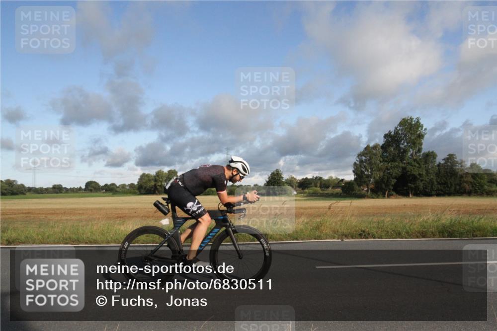 25.08.2024 - Elbe Triathlon Hamburg Fuchs,  Jonas http://msf.ph/oto/6830511 25.08.2024 09:22:37 Radfahren 241, 91, 327, 209 meine-sportfotos.de