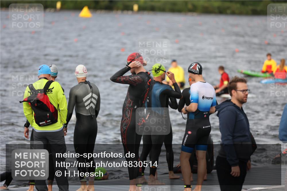 25.08.2024 - Elbe Triathlon Hamburg H.Heesch http://msf.ph/oto/6830514 25.08.2024 07:58:34 Schwimmen  meine-sportfotos.de