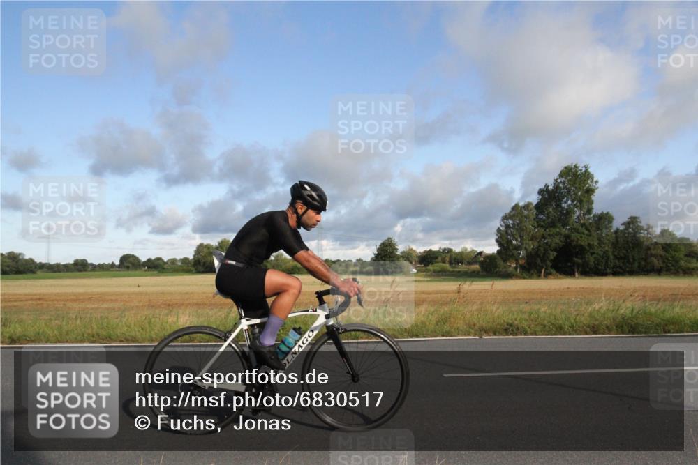 25.08.2024 - Elbe Triathlon Hamburg Fuchs,  Jonas http://msf.ph/oto/6830517 25.08.2024 09:22:41 Radfahren 241, 91, 327, 209, 45 meine-sportfotos.de