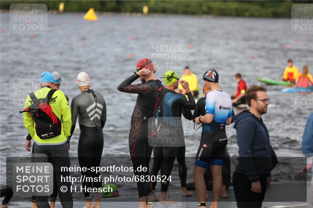 25.08.2024 - Elbe Triathlon Hamburg H.Heesch http://msf.ph/oto/6830524 25.08.2024 07:58:35 Schwimmen  meine-sportfotos.de
