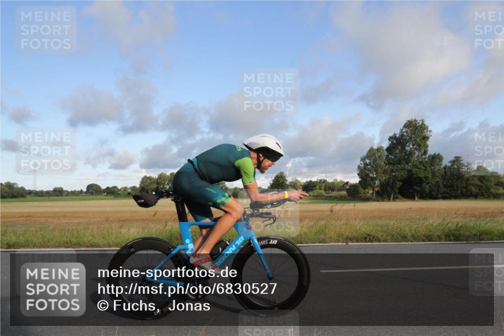 25.08.2024 - Elbe Triathlon Hamburg Fuchs,  Jonas http://msf.ph/oto/6830527 25.08.2024 09:22:44 Radfahren 327, 209, 45, 443 meine-sportfotos.de