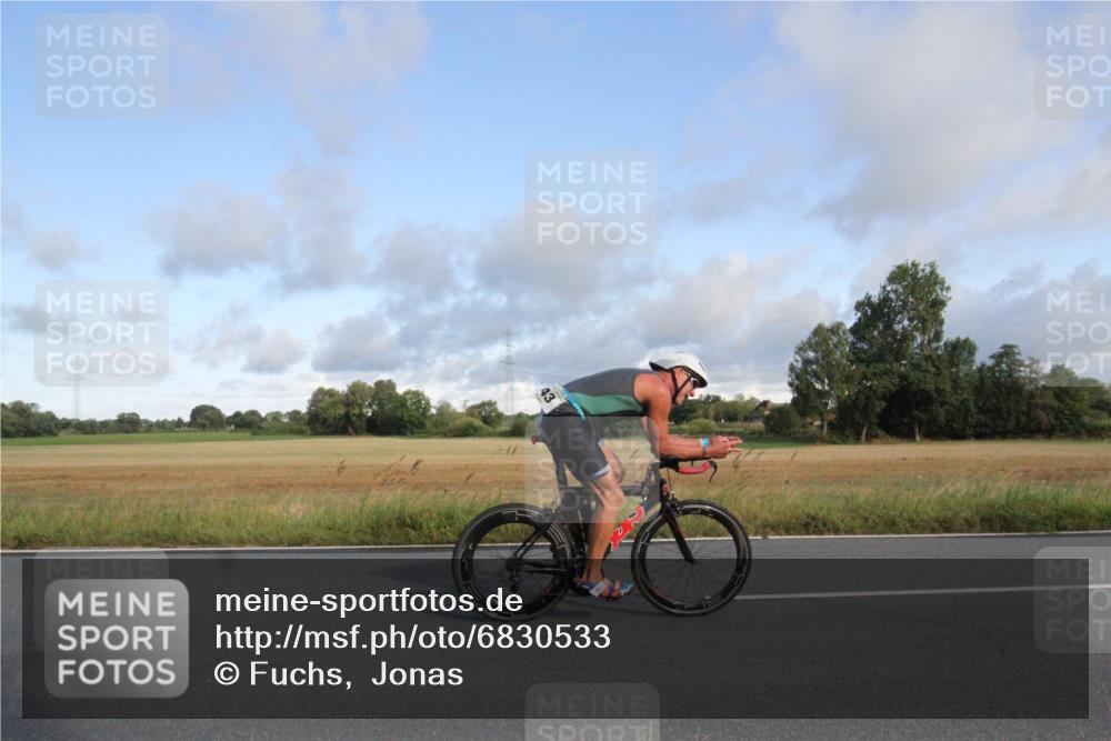 25.08.2024 - Elbe Triathlon Hamburg Fuchs,  Jonas http://msf.ph/oto/6830533 25.08.2024 09:22:50 Radfahren 45, 443, 266, 56 meine-sportfotos.de