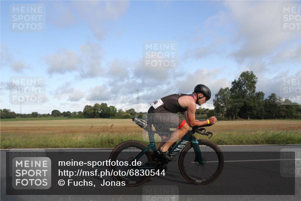 25.08.2024 - Elbe Triathlon Hamburg Fuchs,  Jonas http://msf.ph/oto/6830544 25.08.2024 09:22:56 Radfahren 443, 266, 56, 208 meine-sportfotos.de