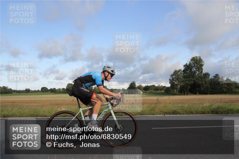 25.08.2024 - Elbe Triathlon Hamburg Fuchs,  Jonas http://msf.ph/oto/6830549 25.08.2024 09:22:58 Radfahren 56, 208 meine-sportfotos.de