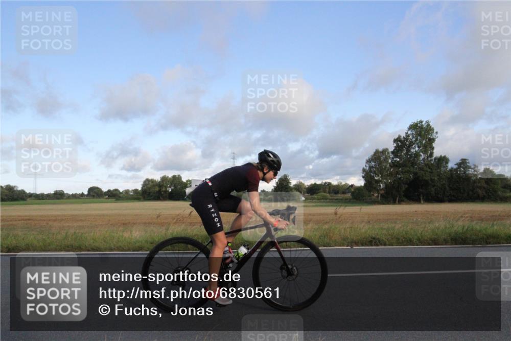 25.08.2024 - Elbe Triathlon Hamburg Fuchs,  Jonas http://msf.ph/oto/6830561 25.08.2024 09:23:15 Radfahren 105, 340, 120, 367 meine-sportfotos.de