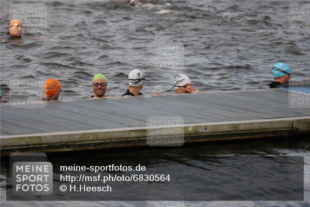 25.08.2024 - Elbe Triathlon Hamburg H.Heesch http://msf.ph/oto/6830564 25.08.2024 07:58:42 Schwimmen  meine-sportfotos.de